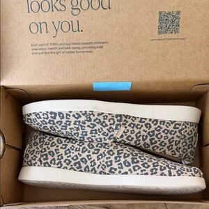 TOMS Animal Print Casual Slip-Ons